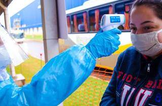 Juiz mandou aumentar número de termômetros em ônibus que transportam funcionários (Foto: Reprodução)