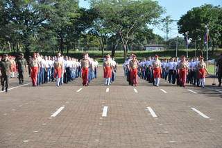 Estudantes do Colégio Militar da Capital durante solenidade (Foto: Divulgação/CMCG)