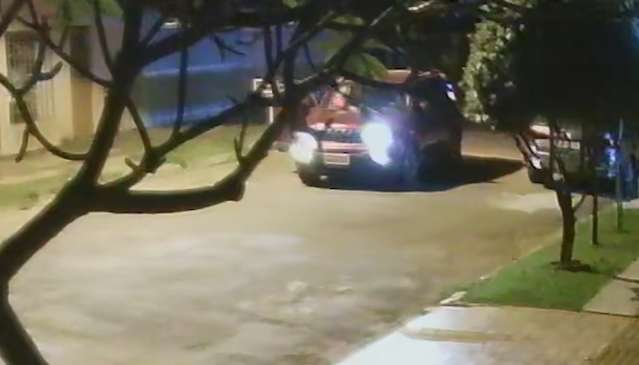 Para recuperar furadeira esquecida, eletricista procura dono de Jeep Renegade