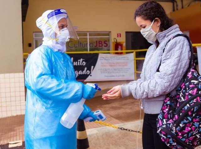 Juiz determina rigor contra v&iacute;rus em frigor&iacute;fico, mas adia indeniza&ccedil;&atilde;o