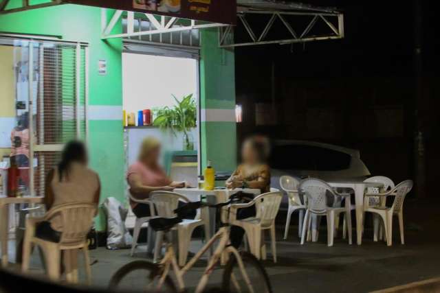 Por &ldquo;descuido&rdquo; ou indigna&ccedil;&atilde;o, cerveja continua na mesa de bar