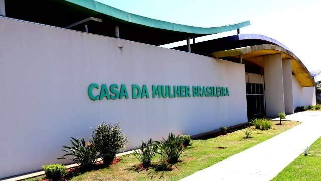 Deam suspende atendimentos ap&oacute;s investigadora testar positivo para covid