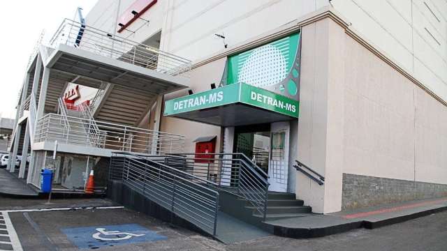Funcion&aacute;ria testa positivo e Detran fecha ag&ecirc;ncia em shopping