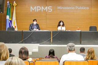 Reunião entre MPMS, Prefeitura e representantes de escolas acontece nesta tarde (Foto: Silas Lima)