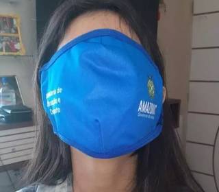 Aluna mostra máscar cobrindo todo o rosto (Foto: Radar Amazônico)  