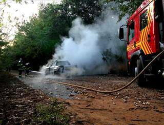 Veículo usado para o crime foi incendiado pouco tempo depois. (Foto: Arquivo/Campo Grande News)