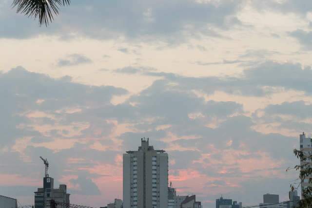 Inmet prev&ecirc; sexta-feira de calor de 40&deg;C e possibilidade chuva isolada em MS