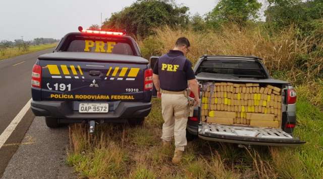 Em persegui&ccedil;&otilde;es, traficantes abandonam ve&iacute;culos com 1,5 tonelada de maconha 