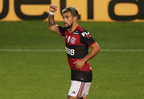 Com gol de Arrascaeta, Flamengo vence Coritiba por 1 a 0 