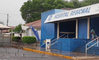 Tendas do Hospital Regional foram levadas pela ventos de 90 km/h (Foto: O Pantaneiro)