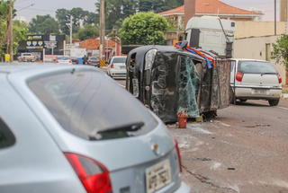 Por causa do acidente, uma das pistas chegou a ficar interditada (Foto: Marcos Maluf) 