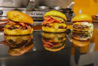Todos os hambúrgueres são smash. (Foto: Marcos Maluf)