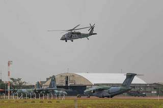 Aeronaves na pista da Base Aérea de Campo Grande. (Foto: Marcos Maluf)