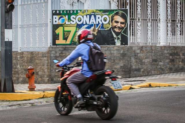 Corumb&aacute; dividida: jeit&atilde;o Bolsonaro agrada uns, mas para outros ele chega tarde