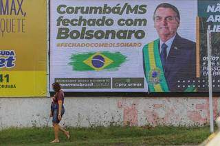 Outdoor em homenagem ao presidente Jair Bolsonaro em Corumbá (Foto: Marcos Maluf)