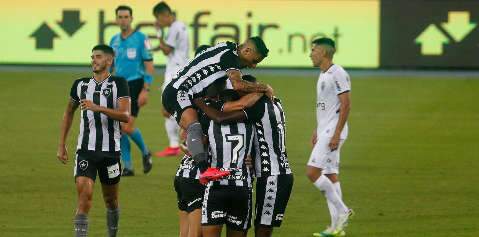 Botafogo vence o Atlético-MG por 2 a 1 no Nilton Santos