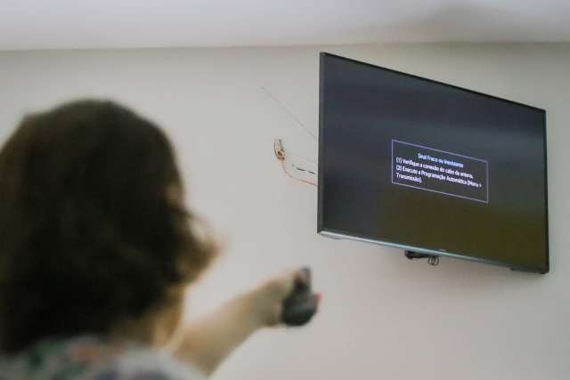 Falha em sinal impede moradores de verem TV h&aacute; mais de 6 meses