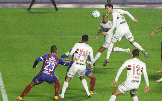 Bahia sai na frente, mas S&atilde;o Paulo alcan&ccedil;a empate de 1 a 1 no Morumbi