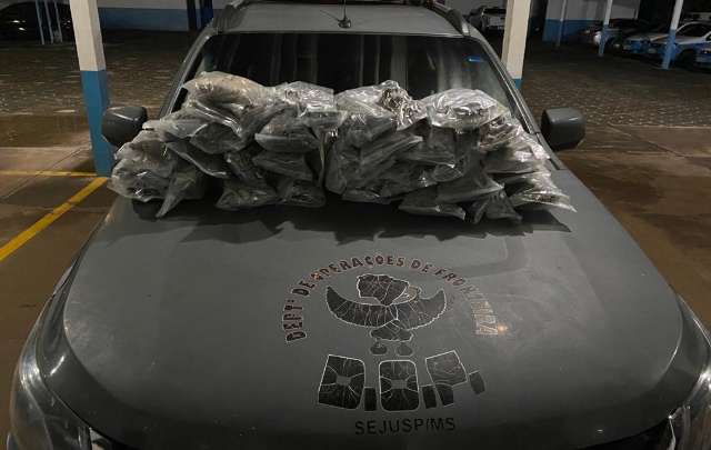 Adolescente &eacute; apreendido a caminho da Capital com mochila &quot;recheada&quot; de skunk