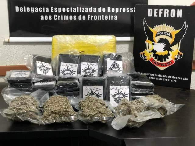 Traficante &eacute; presa com haxixe marroquino e &quot;purple weed&quot; em &ocirc;nibus