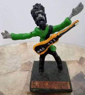Boneco de biscuit imitando o rei do rock nacional. (Foto: Arquivo Pessoal)