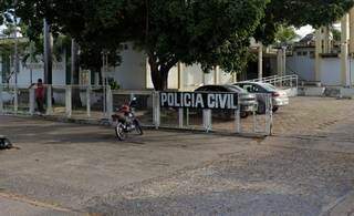 Homem de 34 anos &eacute; encontrado morto dentro de carreta em Corumb&aacute;