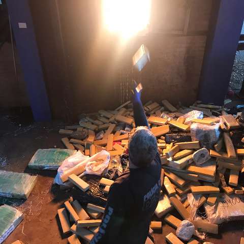 Pol&iacute;cia Civil incinera mais de 12 toneladas de maconha na Capital 