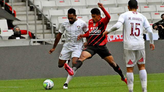 Com gol contra de Aguilar, Fluminense vence o Athletico-PR por 1 a 0