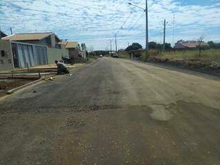 Ruas do Nova Campo Grande viram lama&ccedil;al ap&oacute;s chuva e moradores cobram asfalto