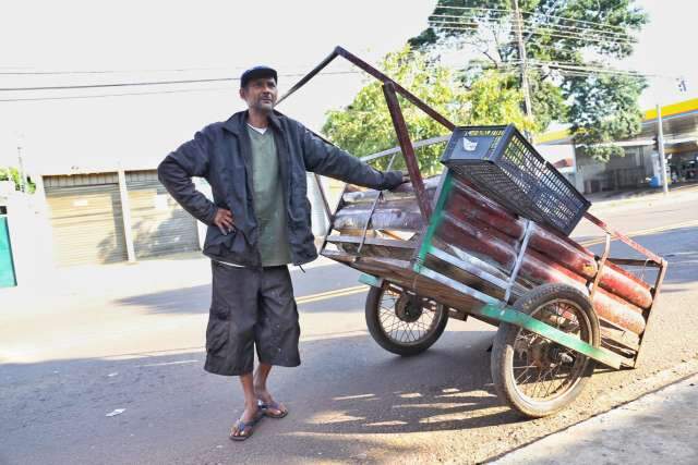H&aacute;bito e necessidade fazem trabalhador superar combo &quot;frio, domingo e pandemia&quot;