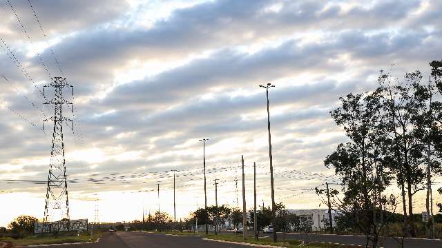 Domingo começou gelado, mas máxima deve chegar aos 34°C em MS