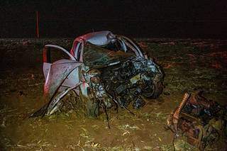 Ve&iacute;culos ficam destru&iacute;dos e dois morrem em acidente na MS-306