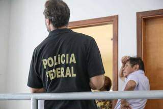 Agente da Polícia Federal na sede da coordenação da Funai (Foto: Marcos Maluf/Arquivo)
