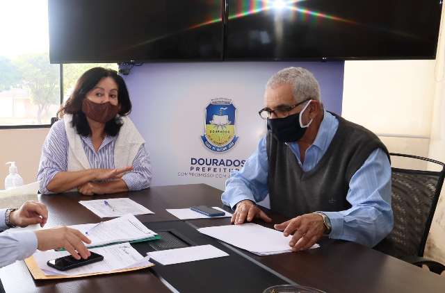 Com ordem judicial, prefeita autoriza cota&ccedil;&atilde;o de pre&ccedil;o do kit merenda