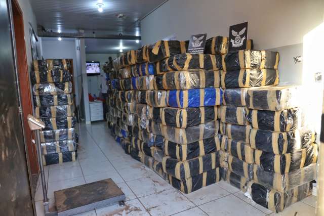 Contratada pelo Facebook, dupla &eacute; pega com mais de 6 toneladas de maconha