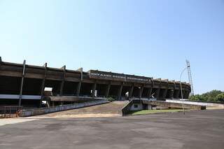 Fachada do Estádio Morenão, cujo projeto de reforma chega ao governo em setembro (Foto: Paulo Francis)