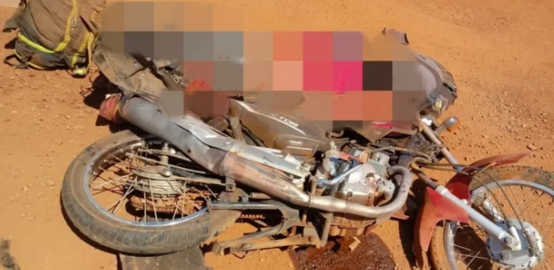 Acidente entre moto e carreta de ind&uacute;stria de celulose mata motociclista