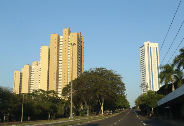 Sol brilha forte no anivers&aacute;rio da cidade, com tempo seco e calor de 34&ordm;C 