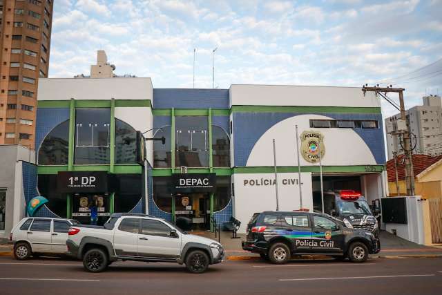 Ao ser preso, integrante do PCC luta com PM e tenta pegar arma 