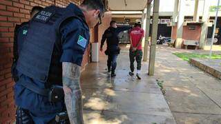 Tatuador paranaense &eacute; preso em &ocirc;nibus com mala recheada de maconha
