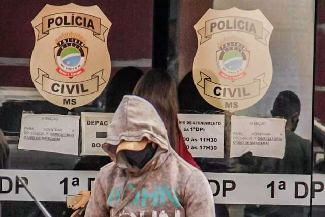 Defesa pede revoga&ccedil;&atilde;o, mas juiz mant&eacute;m assassino de motoentregador na cadeia