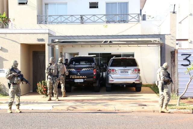 Com dinheiro do tr&aacute;fico, fam&iacute;lia de Jarvis Pav&atilde;o ostentava vida de luxo