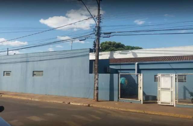 Homem morre em posto ap&oacute;s ser encontrado desacordado em carro