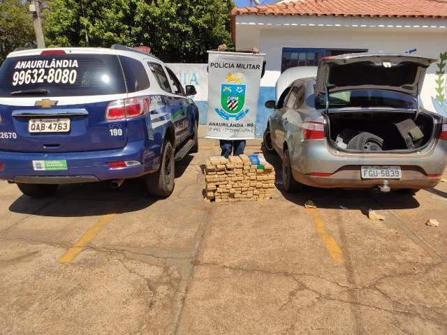 Traficante &eacute; flagrado com 66 quilos de maconha em estofado de ve&iacute;culo na MS-395