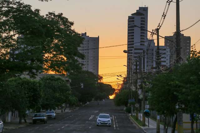 Domingo será de baixa umidade do ar e termômetros de até 41ºC em MS