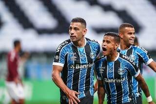 Diego Souza e Everton comemoram gol contra o Caxias (Foto: Divulgação)