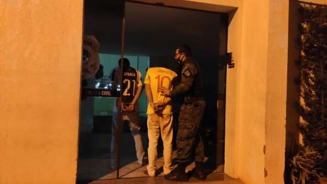 Dupla &eacute; presa ap&oacute;s manter fam&iacute;lia em c&aacute;rcere durante tentativa de roubo