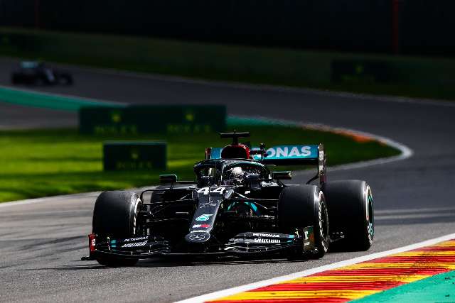 Lewis Hamilton vence na B&eacute;lgica e fica a duas vit&oacute;rias de atingir recorde