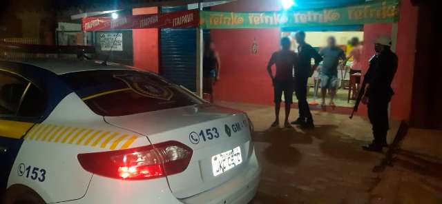 No mês de disparada da covid, 132 por dia desrespeitaram toque de recolher
