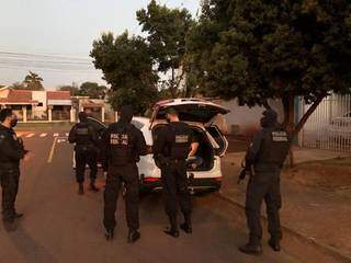 Policiais preparados para o cumprimento de mandado nesta manhã (Foto: PF/Divulgação)